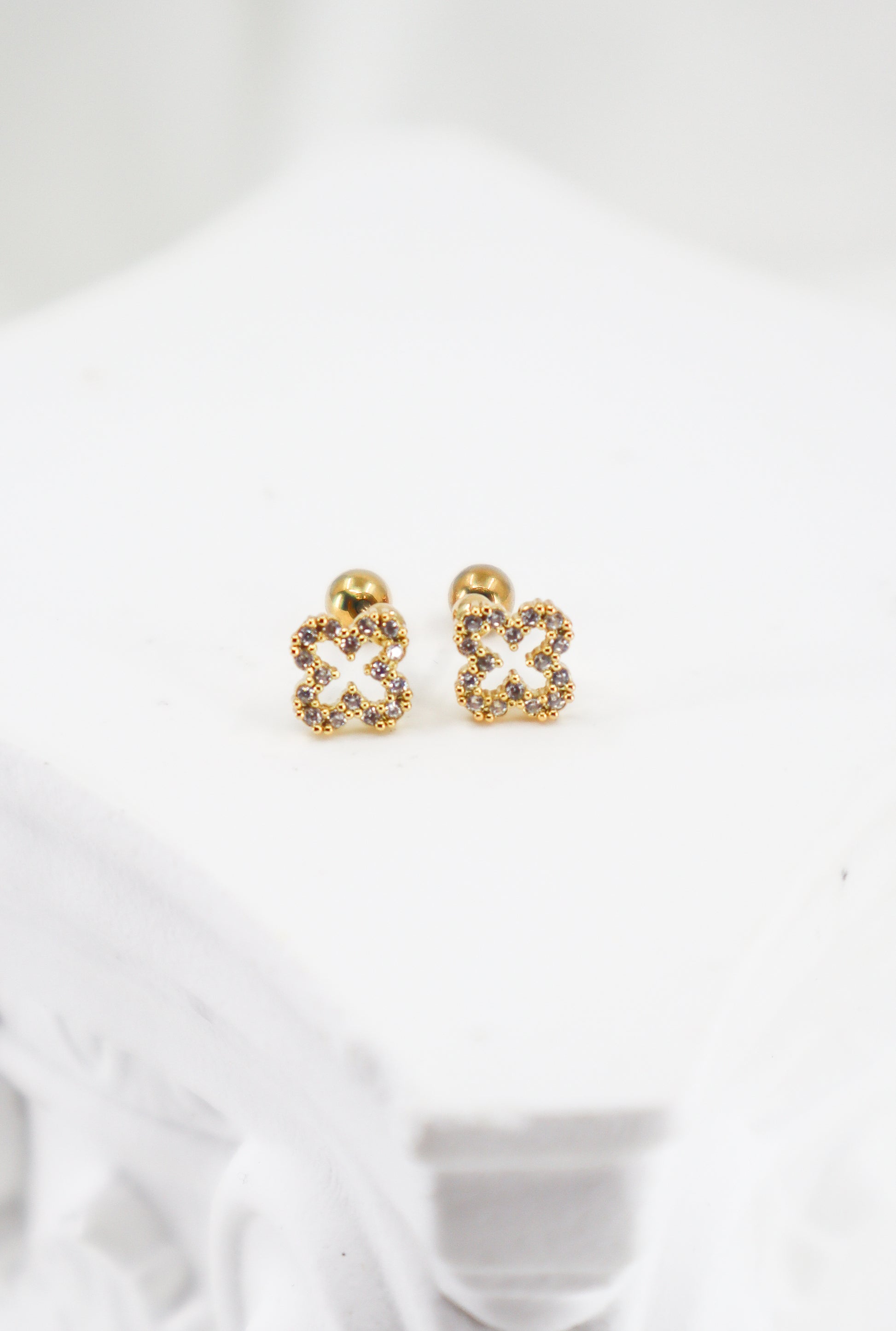 Clover Cartilage Earrings Gold