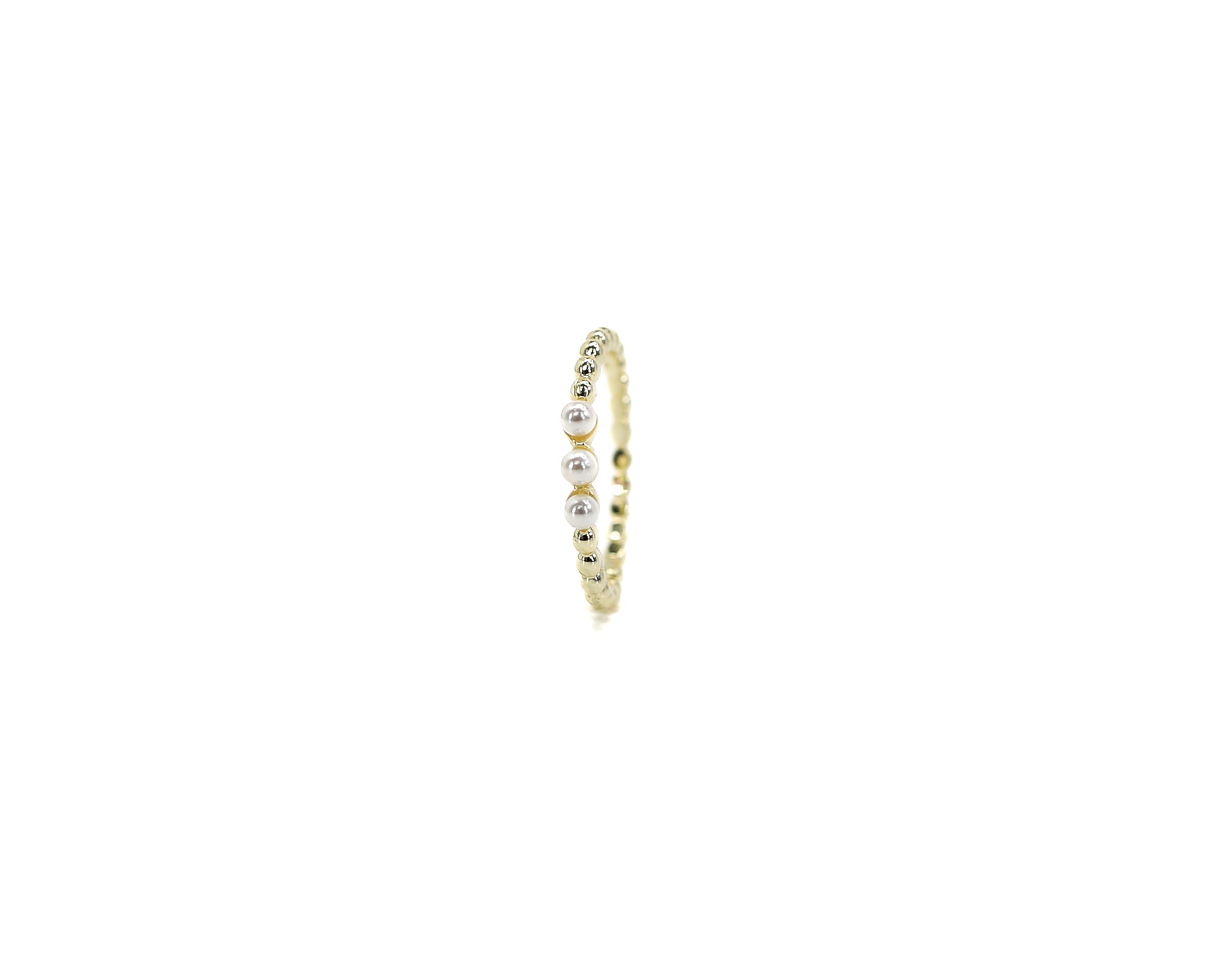 Stylish three-pearl vermeil ring, perfect for any occasion